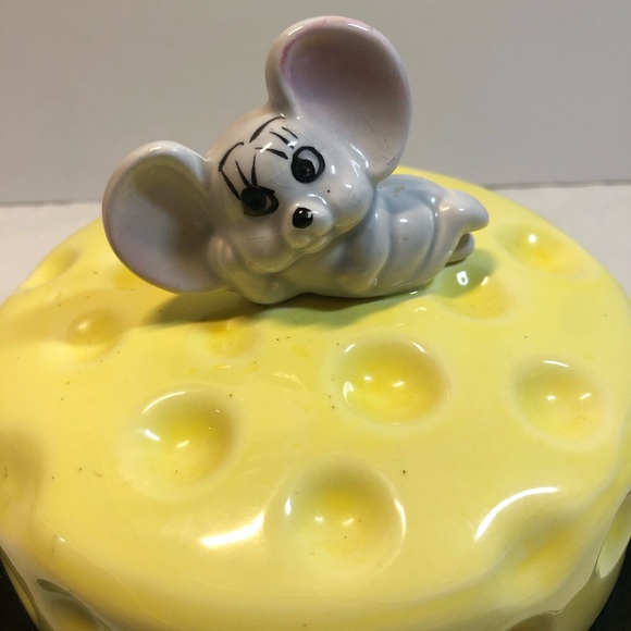 Vintage Covered Cheese Dish - Mouse Reclining on Swiss Cheese lid underplate - Picture 4 of 8